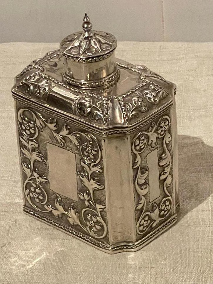 Haarlemse theeubus Pieter de Both  Haarlem  1725, Antiek en Kunst, Antiek | Goud en Zilver, Ophalen of Verzenden