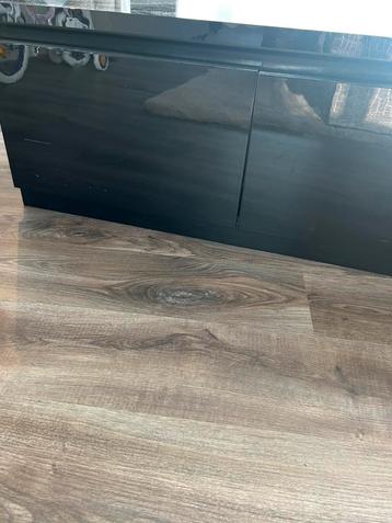 Gratis tv dressoir af te halen