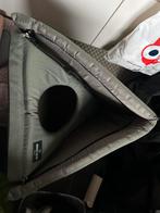 Dog bed in shape of a small tent, Nomad Tales, Dieren en Toebehoren, Ophalen of Verzenden, Zo goed als nieuw, Polyester