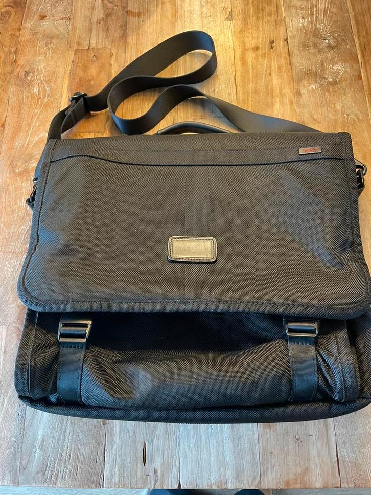 Tumi aktetas als nieuw, Computers en Software, Laptoptassen, Zo goed als nieuw, Aktetas, 17 inch of meer, Ophalen of Verzenden