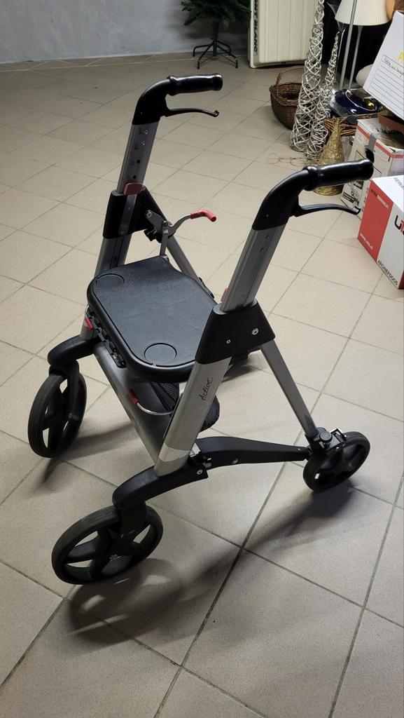 Lichtgewicht rollator Active – met zitje & mandje, Diversen, Rollators, Zo goed als nieuw, Lichtgewicht, Ophalen