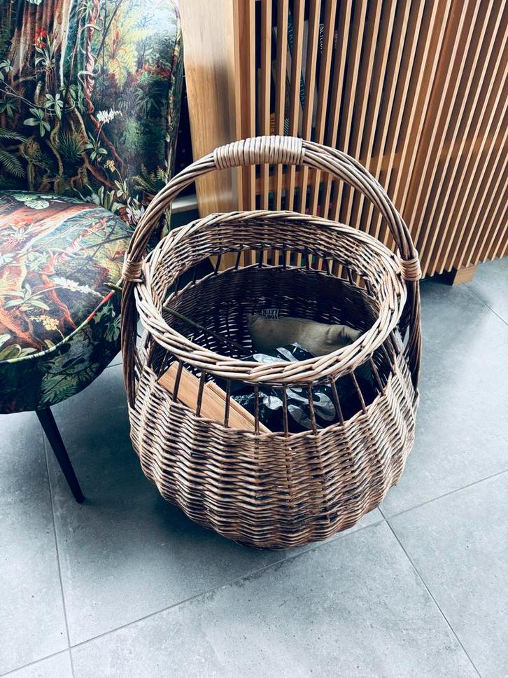 Rotan mand met handvat - Opbergmand/Decoratie, Huis en Inrichting, Woonaccessoires | Kisten, Zo goed als nieuw, Minder dan 50 cm