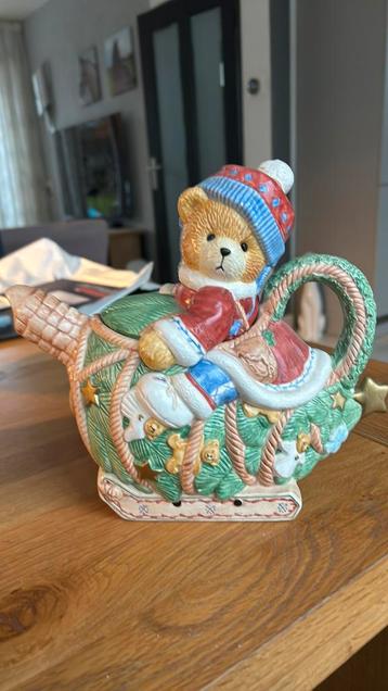 Theepot “ kerst” van cherished Teddies. beschikbaar voor biedingen