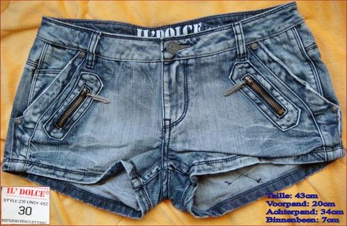 Gloednieuwe IL DOLCE korte jeans broek maat 30” (36/38), Kleding | Dames, Spijkerbroeken en Jeans, Nieuw, W30 - W32 (confectie 38/40)