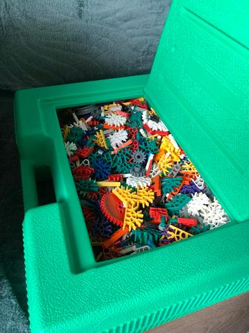 Grote Koffer met Knex beschikbaar voor biedingen
