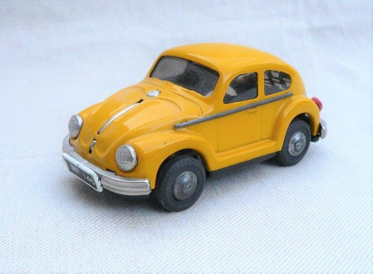 MF 146 China VW Volkswagen Kever 1303 blik, geel, 1/38., Antiek en Kunst, Antiek | Speelgoed, Ophalen of Verzenden