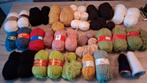 42 bollen wol, meest acryl, restanten garen, Ophalen of Verzenden, Zo goed als nieuw, Breien of Haken, Wol of Garen