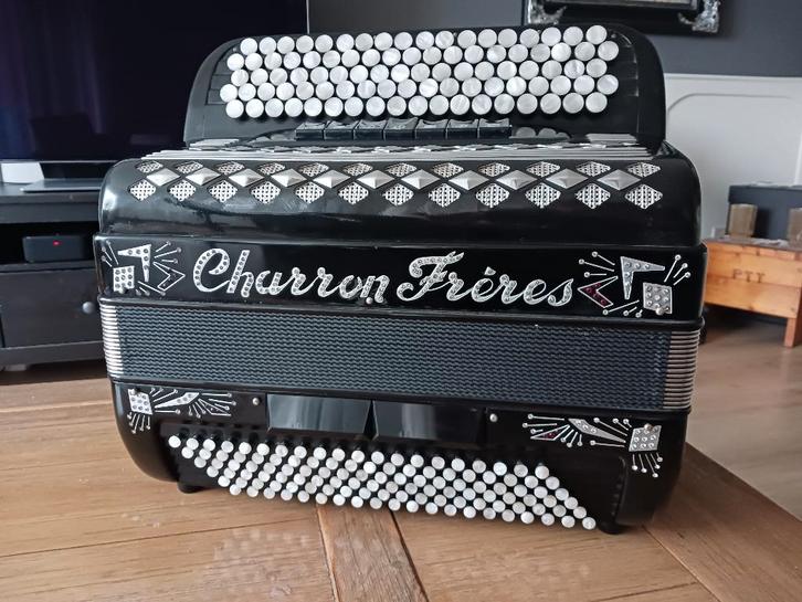 Charron Freres knopaccordeon, Muziek en Instrumenten, Accordeons, Gebruikt, Knopaccordeon, 120-bas, Overige merken, Met koffer