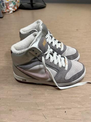 Nike air prestige II high maat 38 beschikbaar voor biedingen