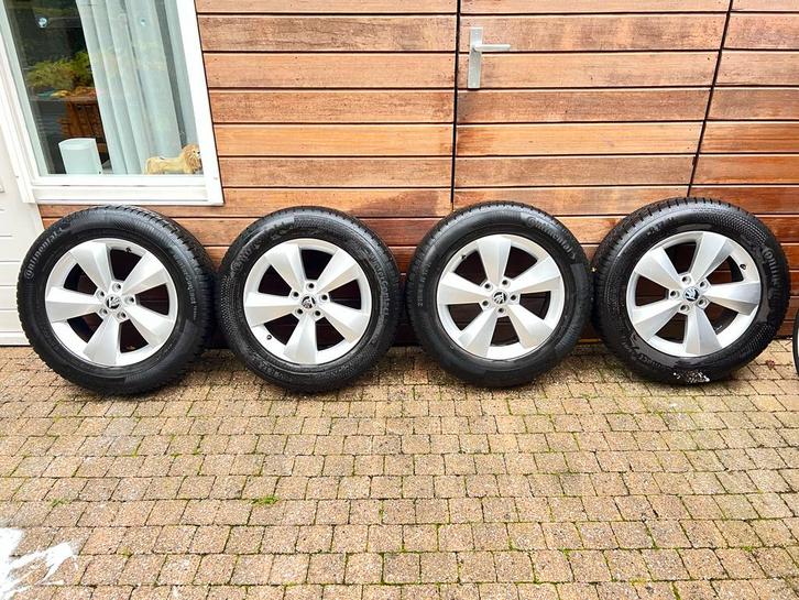 Orginele Skoda velgen met Continental wintercontact banden, Auto-onderdelen, Banden en Velgen, Banden en Velgen, Winterbanden