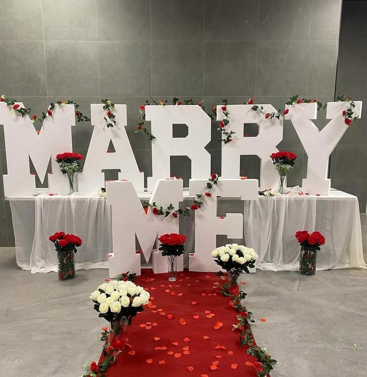 MARRY ME LETTERS DECORATIE HUWELIJK, Hobby en Vrije tijd, Feestartikelen | Verhuur, Zo goed als nieuw, Geboorte of Huwelijk, Ophalen of Verzenden