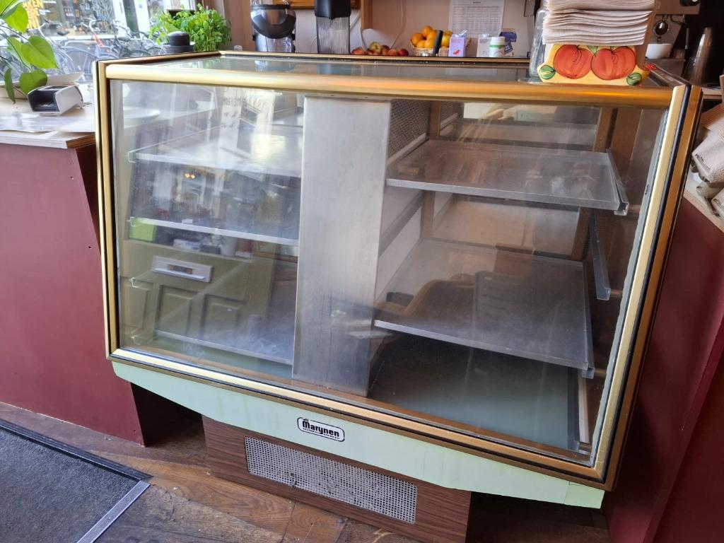 gratis Vitrine vintage, Zakelijke goederen, Horeca | Meubilair en Inrichting, Barinrichting, Gebruikt, Ophalen
