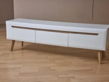 Prachtige tv meubel bijna als nieuw ! beschikbaar voor biedingen