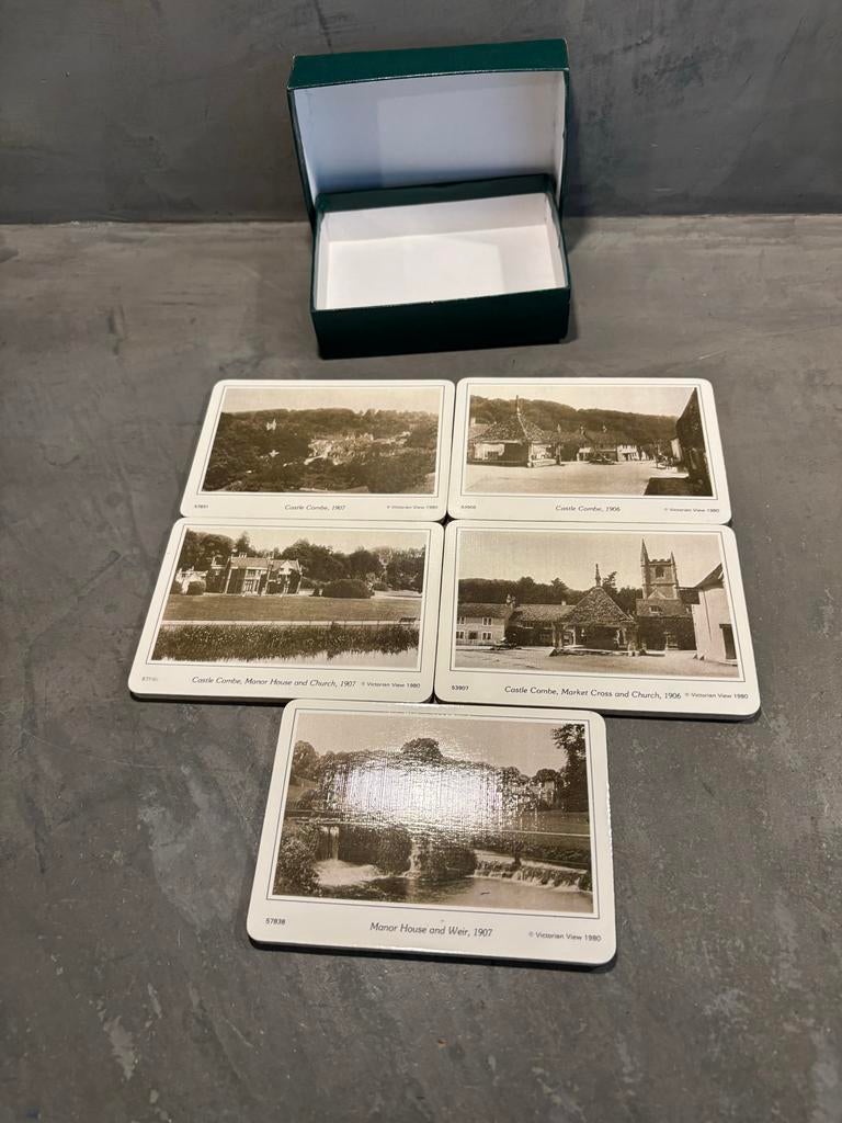 Vintage Onderzetters Castle Combe 1980, Huis en Inrichting, Woonaccessoires | Onderzetters, Zo goed als nieuw, Glas of Kopje, Ophalen