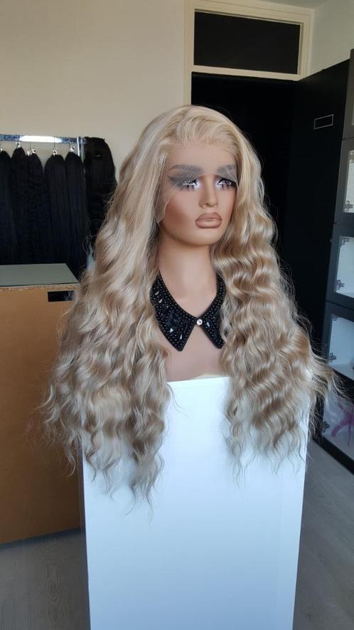 Luxe Lace Pruik: Gemêleerd blond, deep wavy , 70cm, Sieraden, Tassen en Uiterlijk, Uiterlijk | Haarverzorging, Nieuw, Pruik of Haarverlenging
