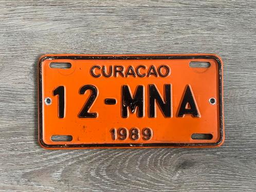 Kentekenplaat Curaçao motorfiets overheid (MNA) 1989, Verzamelen, Automerken, Motoren en Formule 1, Gebruikt, Auto's, Ophalen of Verzenden