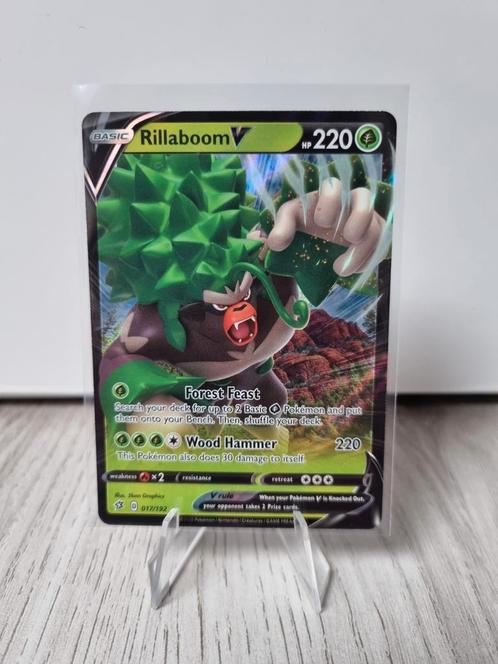 Rillaboom V 17 Rebel Clash, Hobby en Vrije tijd, Verzamelkaartspellen | Pokémon, Zo goed als nieuw, Losse kaart, Verzenden