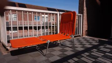 Oranje vintage ligbed stretcher Kurz beschikbaar voor biedingen