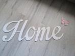 Wanddecoratie letters home met roze vlinder, Ophalen of Verzenden, Zo goed als nieuw