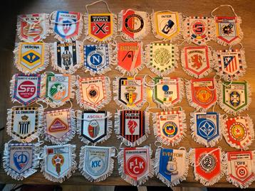 Voetbal vaantjes 106 stuks beschikbaar voor biedingen
