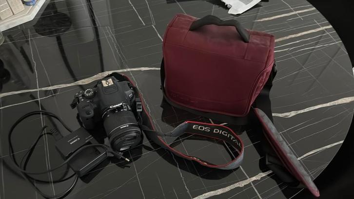 Canon EOS 700D 18-55mm lens —goede staat, Audio, Tv en Foto, Fotocamera's Digitaal, Zo goed als nieuw, Canon, Geen optische zoom