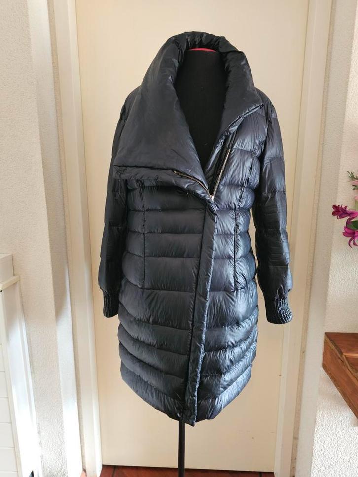 Winterjas Zwarte gewatteerde jas - Maat M - Hugo Boss., Kleding | Dames, Jassen | Winter, Gedragen, Maat 38/40 (M), Zwart, Ophalen of Verzenden