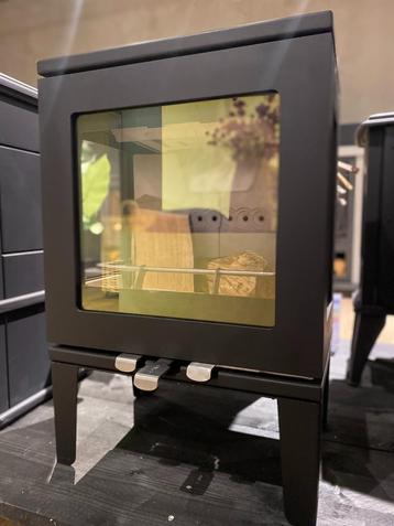 AANBIEDING - Charlton en Jenrick Purevision LPV5 op pootjes beschikbaar voor biedingen