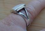 zilveren ring met parelmoer [813], Sieraden, Tassen en Uiterlijk, Verzenden, Zo goed als nieuw, 17 tot 18, Dame