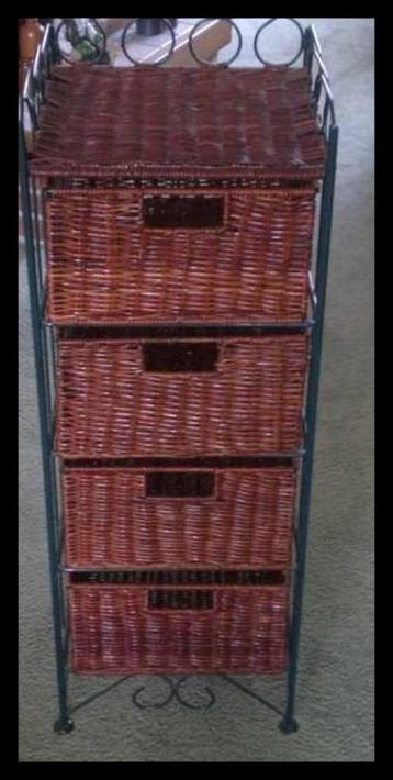 *** ROTAN VOORRAAD REK*** beschikbaar voor biedingen