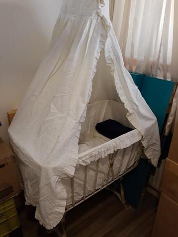 Antieke Gietijzeren Wieg beschikbaar voor biedingen