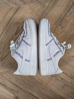 Nike air force 1, wit/paars, maat 37.5, Kleding | Dames, Schoenen, Nike, Ophalen of Verzenden, Zo goed als nieuw