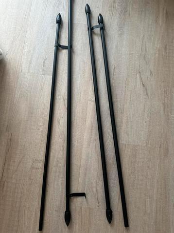 4 zwarte gordijnroedes – uitschuifbaar (114 - 210 cm) beschikbaar voor biedingen