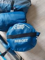 2 base camp slaapzakken, ondermatten en luchtbedden, Caravans en Kamperen, Gebruikt
