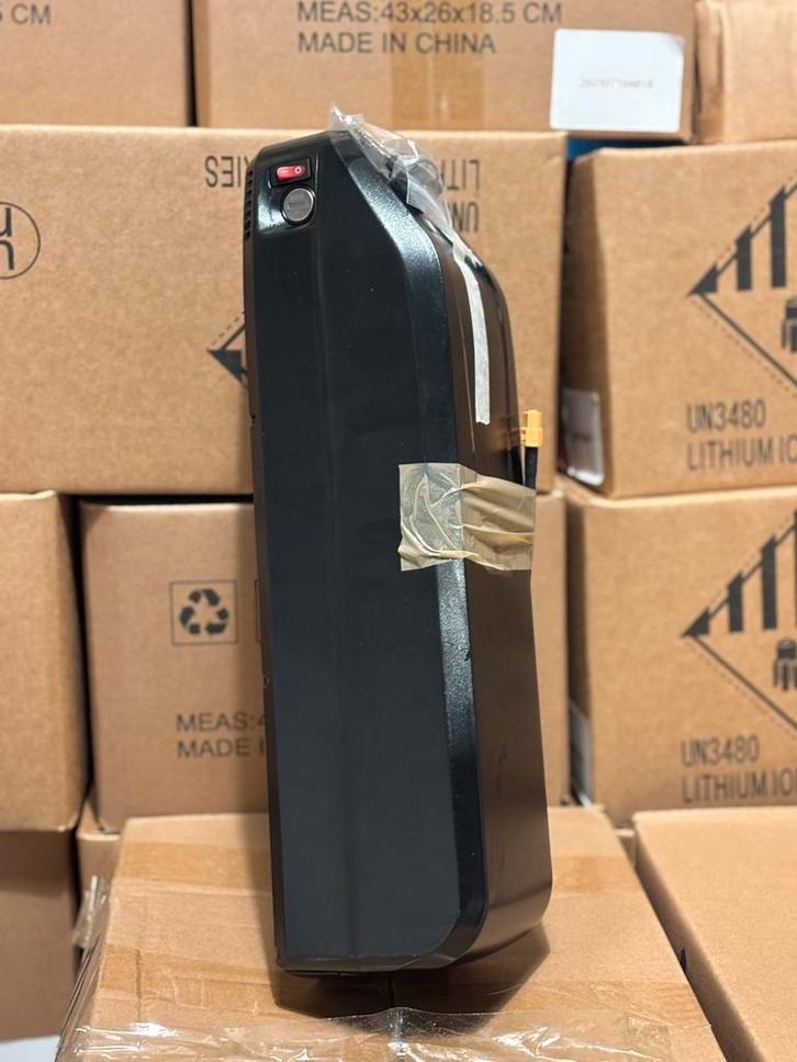 V20 en V8 accu NIEUW IN DOOS, Fietsen en Brommers, Fietsaccessoires | Fietsaccu's, Nieuw, Ophalen of Verzenden