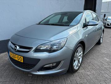 Opel Astra 1.4 Turbo Sport - Navigatie - Trekhaak beschikbaar voor biedingen
