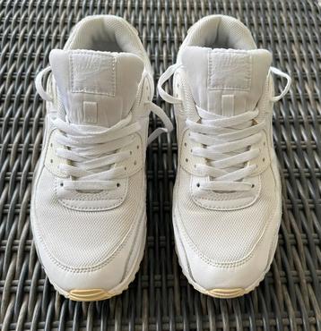 Te koop zo goed als nieuw Witte Nike Air Max 90 maat 44,5 beschikbaar voor biedingen