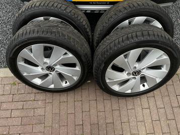 Belmont 17" Golf 8 originele velgen met Pirelli winterbanden beschikbaar voor biedingen