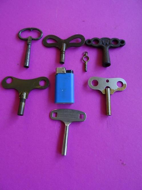 6 X OUDE KLOK SLEUTELS 1 X ZAKHORLOGE SLEUTELTJE OPWIND, Antiek en Kunst, Antiek | Klokken, Ophalen of Verzenden