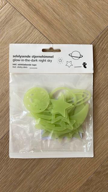 Glow in the dark sterren en planeten beschikbaar voor biedingen