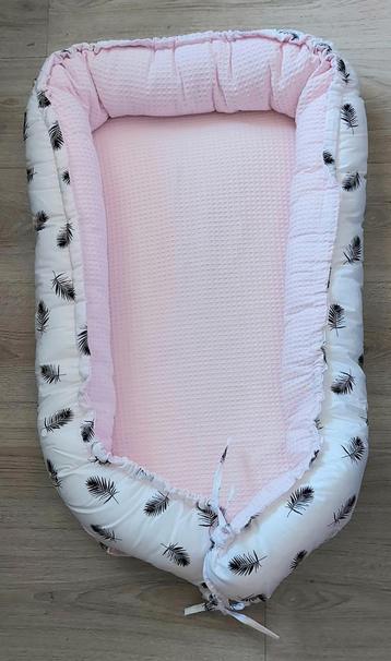 Babynestje babybed nieuw meisje roze veertjes beschikbaar voor biedingen