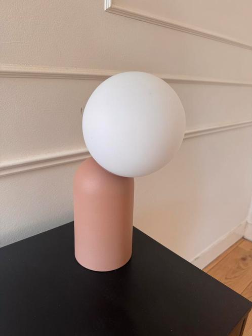 Design tafellamp van MADE – modern & minimalistisch, Huis en Inrichting, Lampen | Tafellampen, Zo goed als nieuw, Minder dan 50 cm