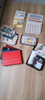 Verzameling postzegels. Verhuisdoos vol, Postzegels en Munten, Postzegels | Volle albums en Verzamelingen, Ophalen, Nederland en Buitenland