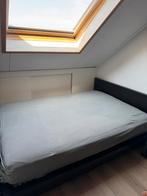 Tweepersoonsbed Ikea | Donkerbruin / Zwart | Houtnerfje, Huis en Inrichting, Slaapkamer | Bedden, Ophalen, Zwart, Tweepersoons
