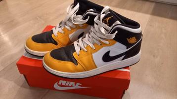 Nike Air Jordan Mid maat 39 - Geel/Zwart beschikbaar voor biedingen