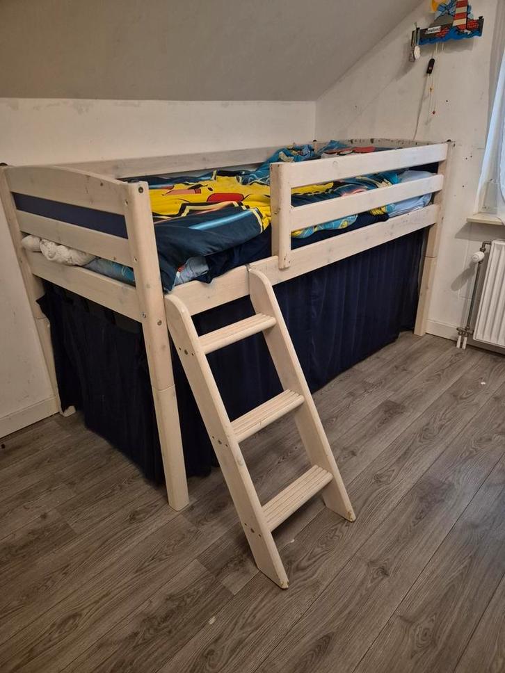 Leuke halfhoogslaper 90 x 200 flexa, Kinderen en Baby's, Kinderkamer | Stapelbedden en Hoogslapers, Gebruikt, Hoogslaper, Ophalen