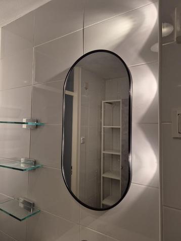 Ovalen zwarte spiegel | Badkamer