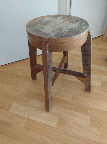 kruk hout beschikbaar voor biedingen