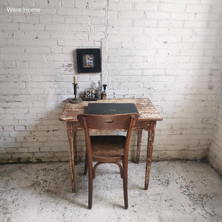Brocante kleine tafel stevig om aam te werken of te eten, Antiek en Kunst, Antiek | Meubels | Tafels, Ophalen of Verzenden