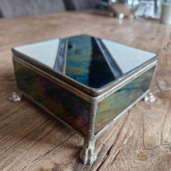 Antiek glazen/parlemoer doosje met metalen rand, Huis en Inrichting, Woonaccessoires | Kisten, Minder dan 50 cm, Minder dan 50 cm