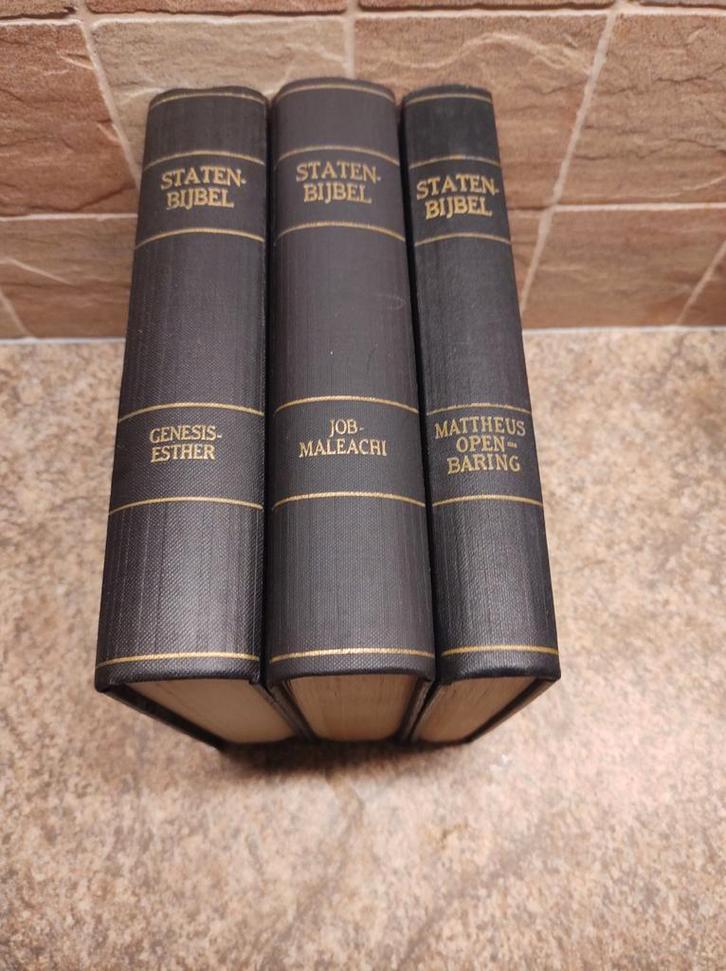 3 delige Bijbel.
Statenvertaling met kanttekeningen. 1957, Boeken, Godsdienst en Theologie, Zo goed als nieuw, Ophalen of Verzenden